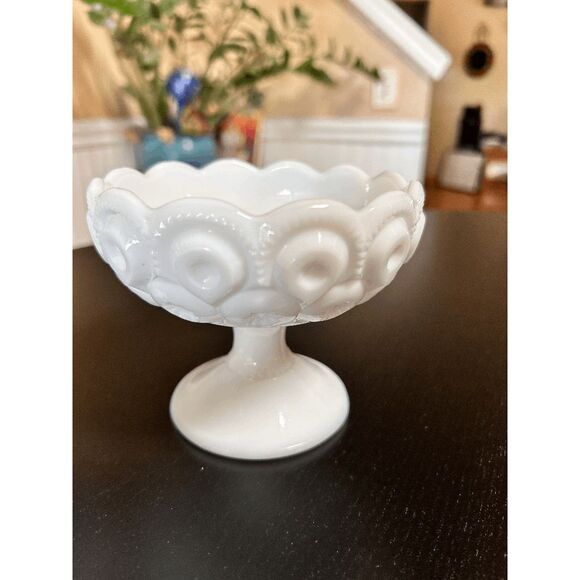 Vintage L.E. Smith Glass Moon and Star Set of Milk Glass Candleholders - Picture 3 of 9